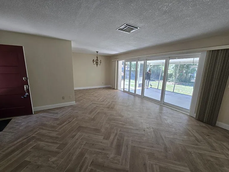 2887 Bel Forest Dr — Photo 15