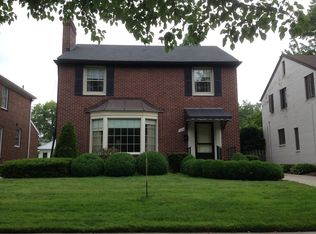 1776 Littlestone Rd, Grosse Pointe Woods, MI 48236