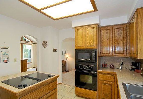 Granite & tile kitchen