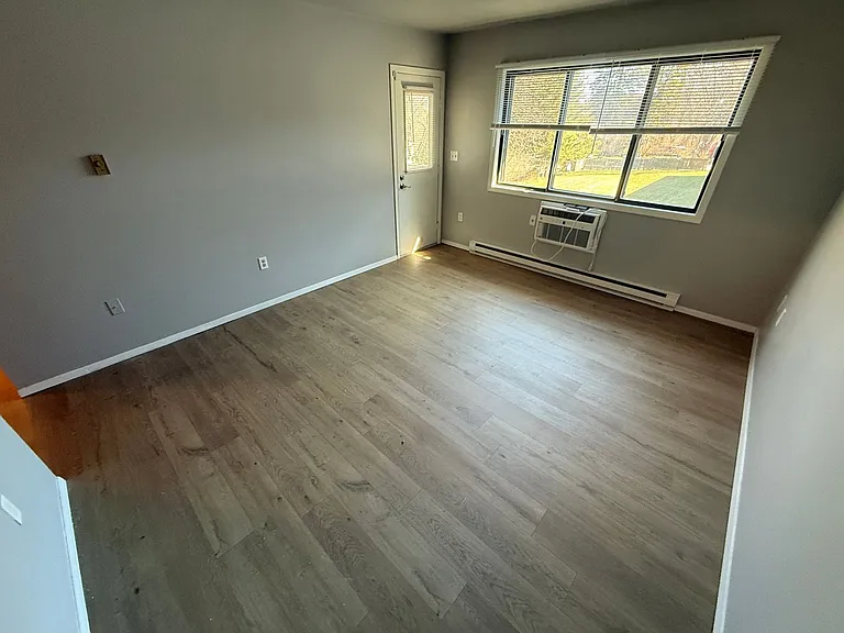 3278 N Dousman St — Photo 28