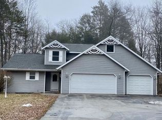 N2032 Bonnie Ln, Marinette, WI 54143
