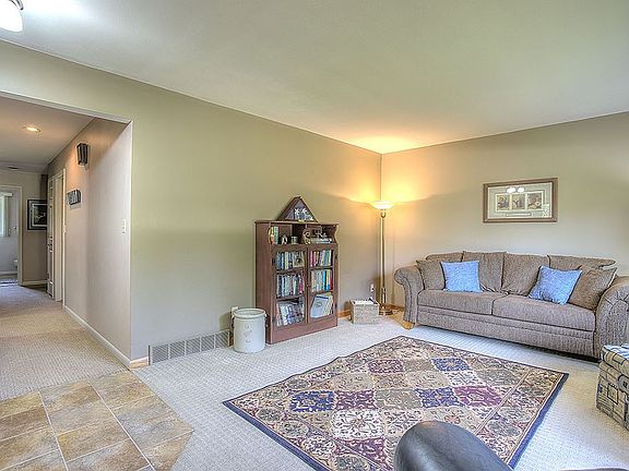 4th image of 1338 Black Cherry Dr