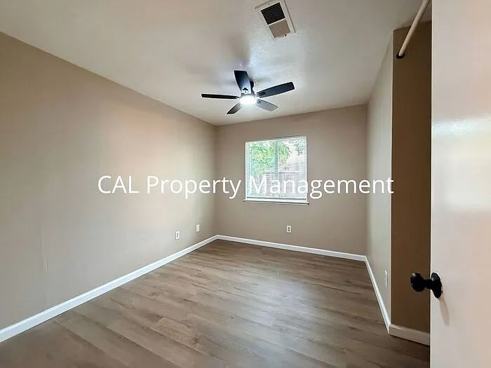421 Michael Cir — Photo 8