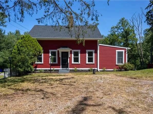 39 Laurel St, Ashaway, RI 02804