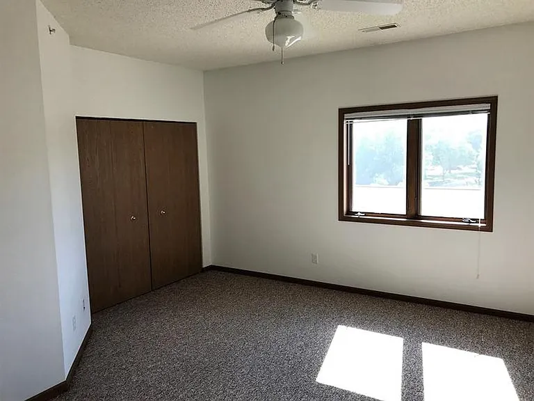 465-585 Highway 965 NE — Photo 9