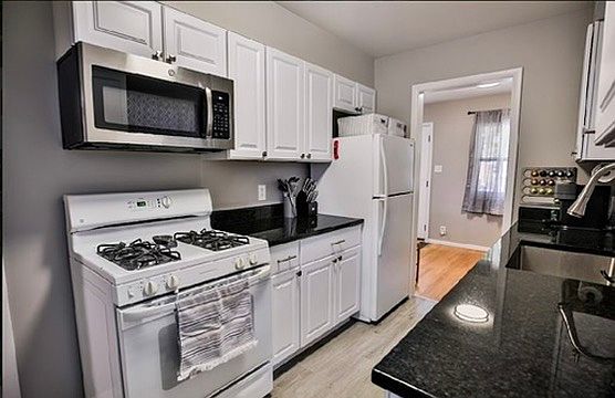 5th image of 8534 Morton Ave
