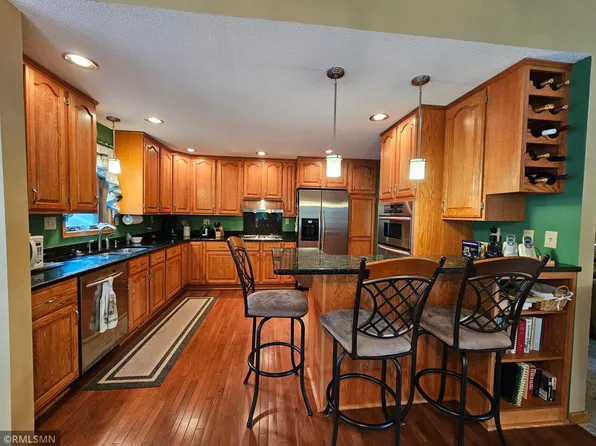 2058 Parkway Dr, North Saint Paul, MN 55109