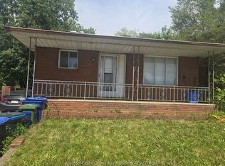 1018 California Ave, Windsor, ON N9B 2Z7
