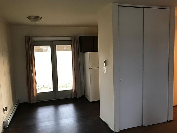 2nd image of 101 Buckingham Pl #101