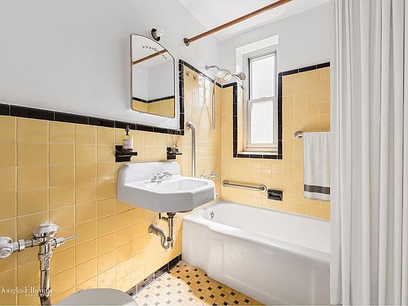 5th image of 530 Grand St APT E4f