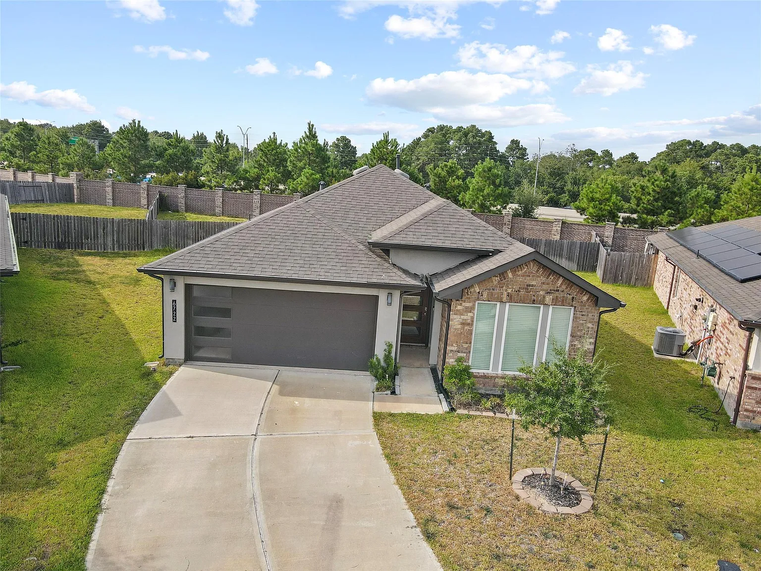 4 bed, 2.0 bath, 1812 sqft, $2,300 — Photo 3
