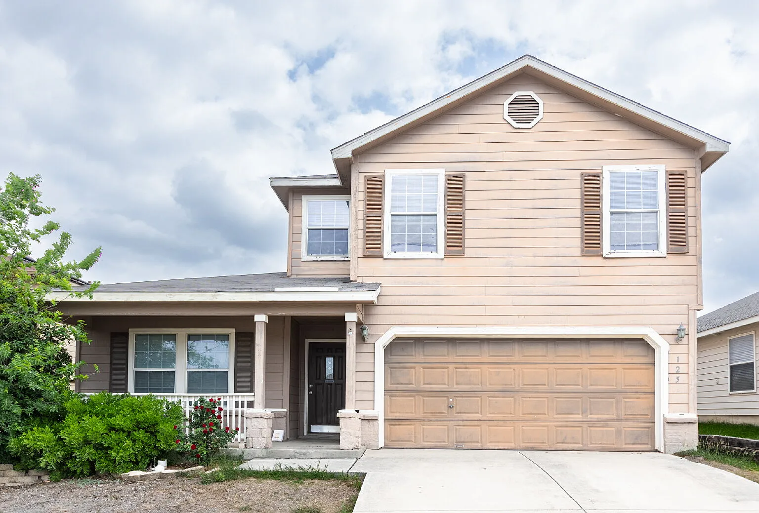 4 bed, 2.5 bath, 2550 sqft, $1,850 — Photo 1