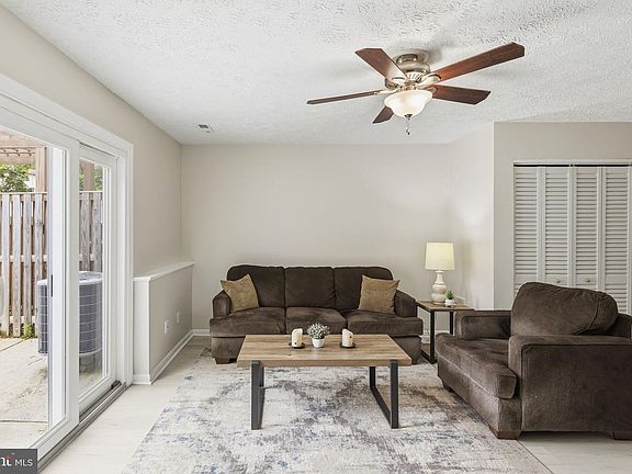 5th image of 8 Londonperry Ct