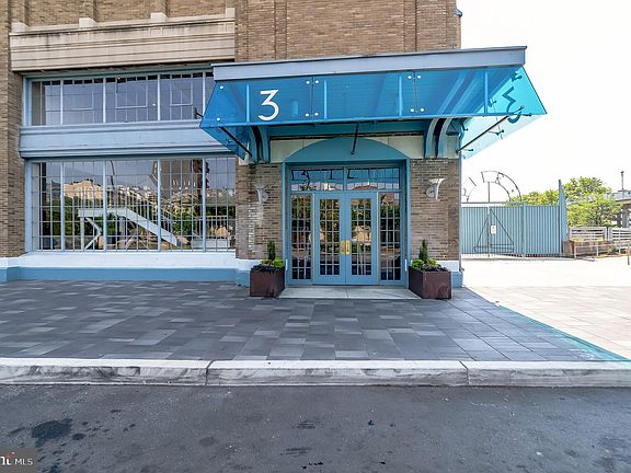 2nd image of 3 N Columbus Blvd APT Td427