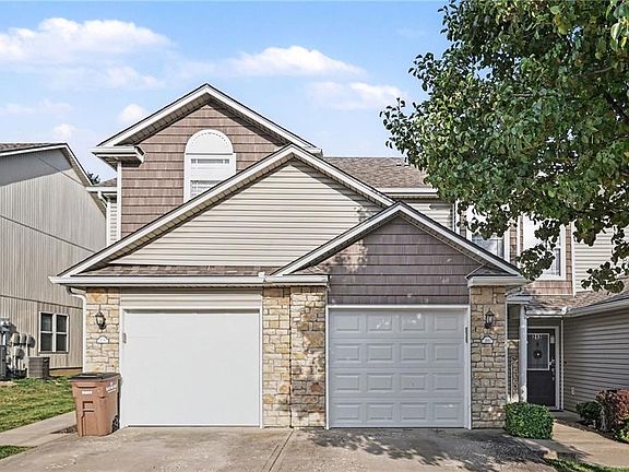 2nd image of 210 Pointe Ln