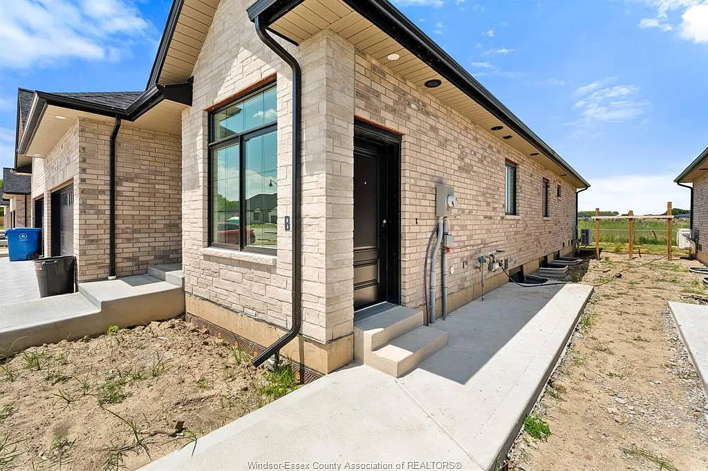 2 bed, $2,100 — Photo 2