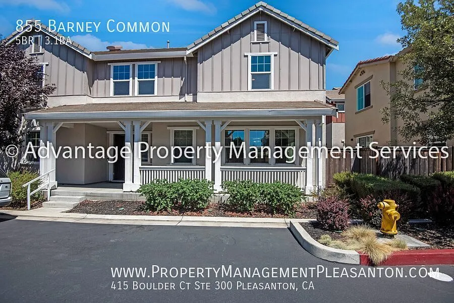 5 bed, 3.5 bath, 2,616 sq. ft. home with full bed/bath downstairs — Photo 2