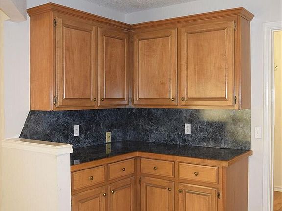 5th image of 80 Green Oak Cir