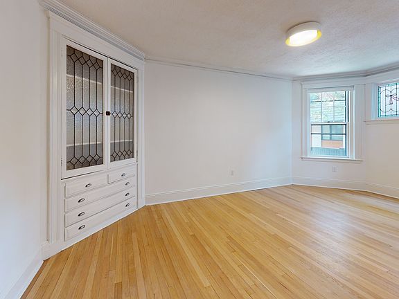 3rd image of 6 Newport Rd APT 2