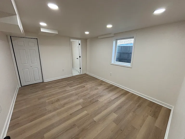 621 W 44th Pl — Photo 3
