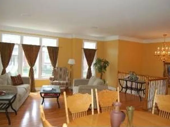 362 Brownstone Dr, St Charles, IL 60174