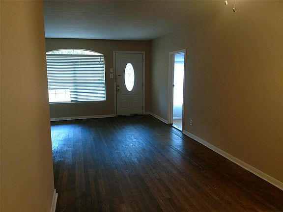 4th image of 1015 Avenue A