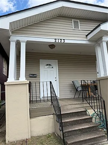2123 S Lopez St — Photo 1