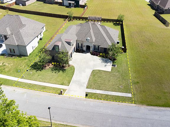 4th image of 226 Normandie Dr