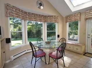 4 Meadowland Dr, Hopkinton, MA 01748