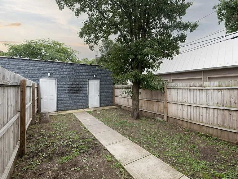 Summit St 788-790 MLR — Photo 35