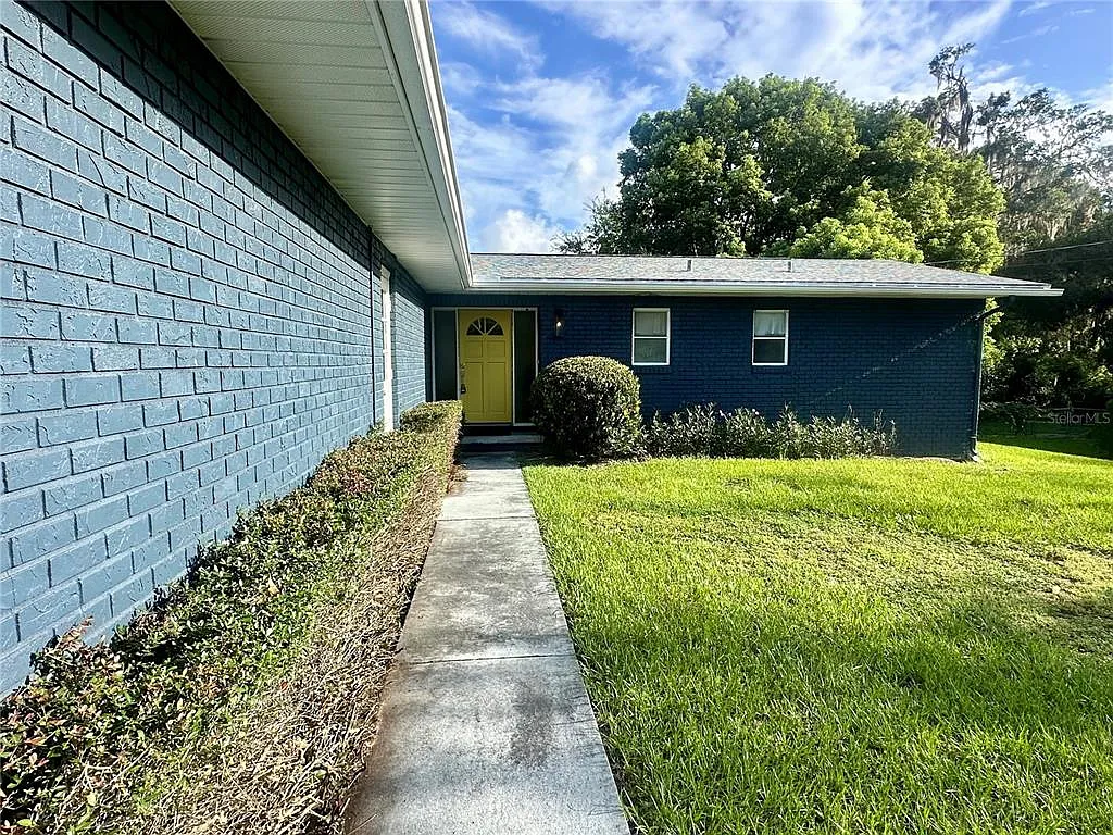 3 bed, 2.0 bath, 1856 sqft, $1,700 — Photo 4