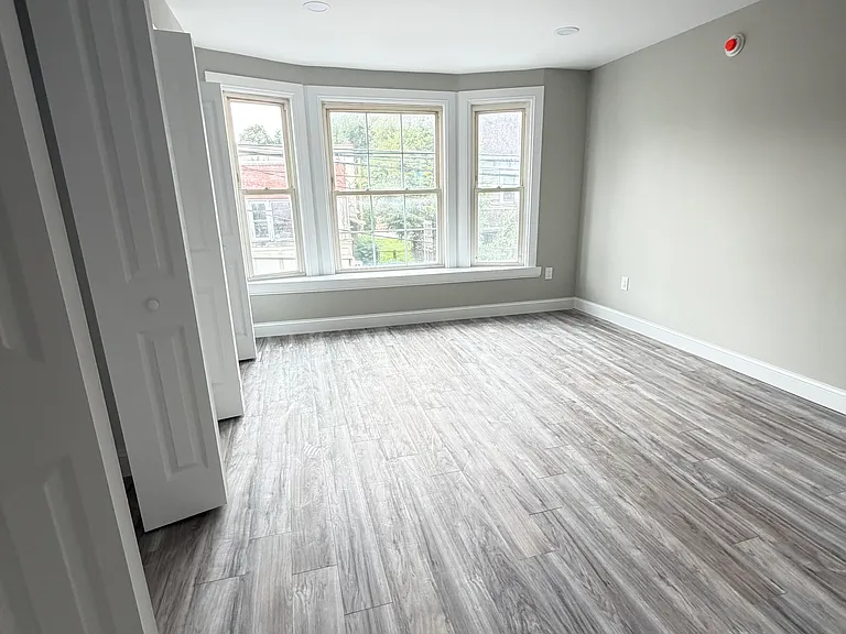 103 Vineyard Ave #2 — Photo 2
