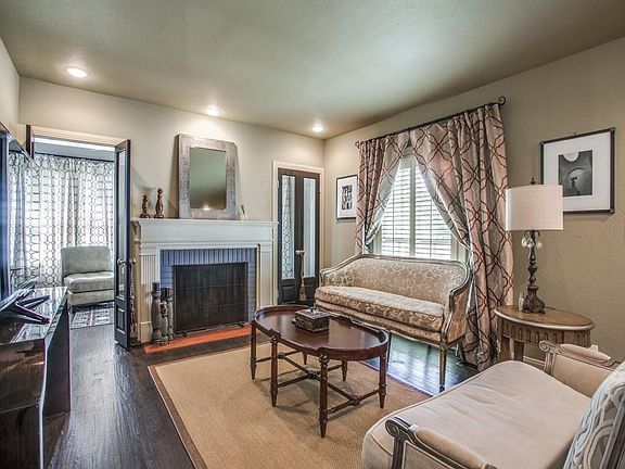 3rd image of 1024 N Oak Cliff Blvd