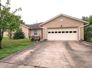 2006 Lark Ln, Taylor, TX 76574