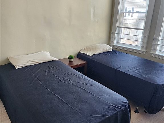 3rd image of 141 Franklin St Floor 2