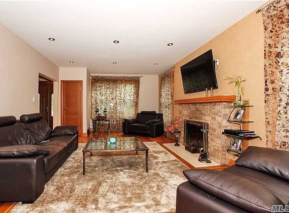 4th image of 1524 Hewlett Ave