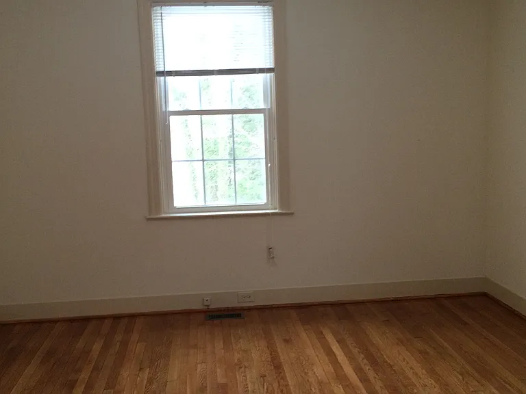 534 Logan St — Photo 14