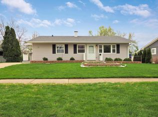 121 Elm Ln, Streamwood, IL 60107