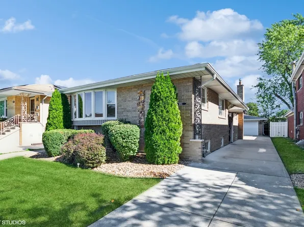 8955 S Francisco Ave, Evergreen Park, IL 60805