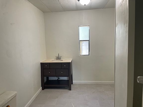 4th image of 158 W 11th Pl
