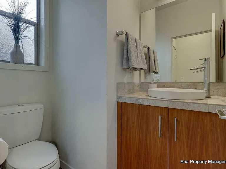 163 SE 13th Ave — Photo 12