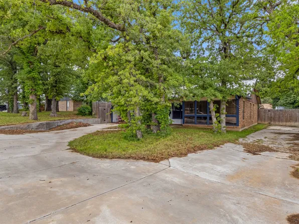 316 Hickorywood St, Azle, TX 76020