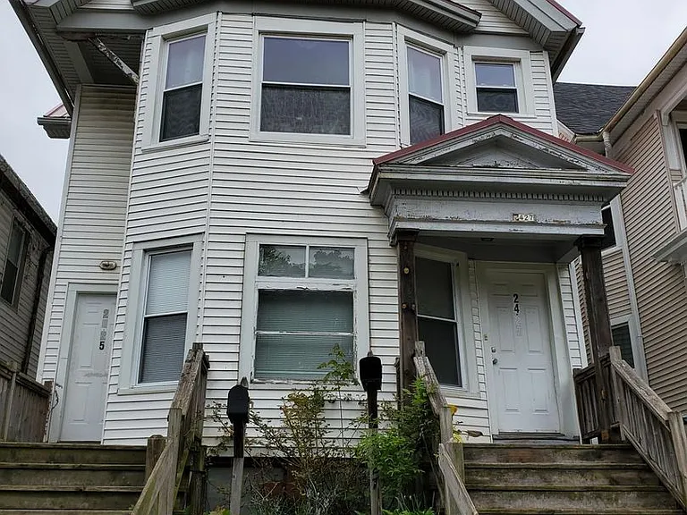 2425 N Cramer St — Photo 1