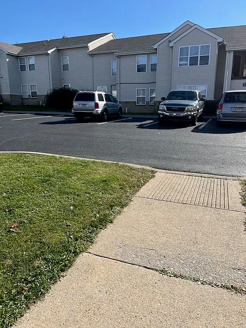 3 bed, 950 sqft, $1,563 — Photo 4