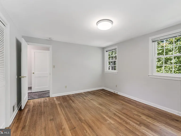 1005 N Lebanon St — Photo 30