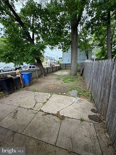 231 Broad St #B Photo 1