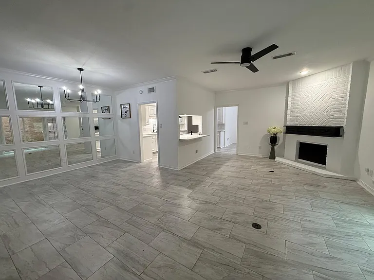 4731 N Cashel Cir — Photo 2