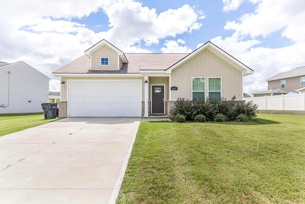807 Ivy Glen Drive - 1 — Photo 1