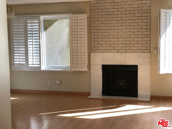 3rd image of 1262 S Barrington Ave APT 206