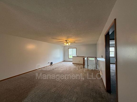 4th image of 718 W Torrance Cir